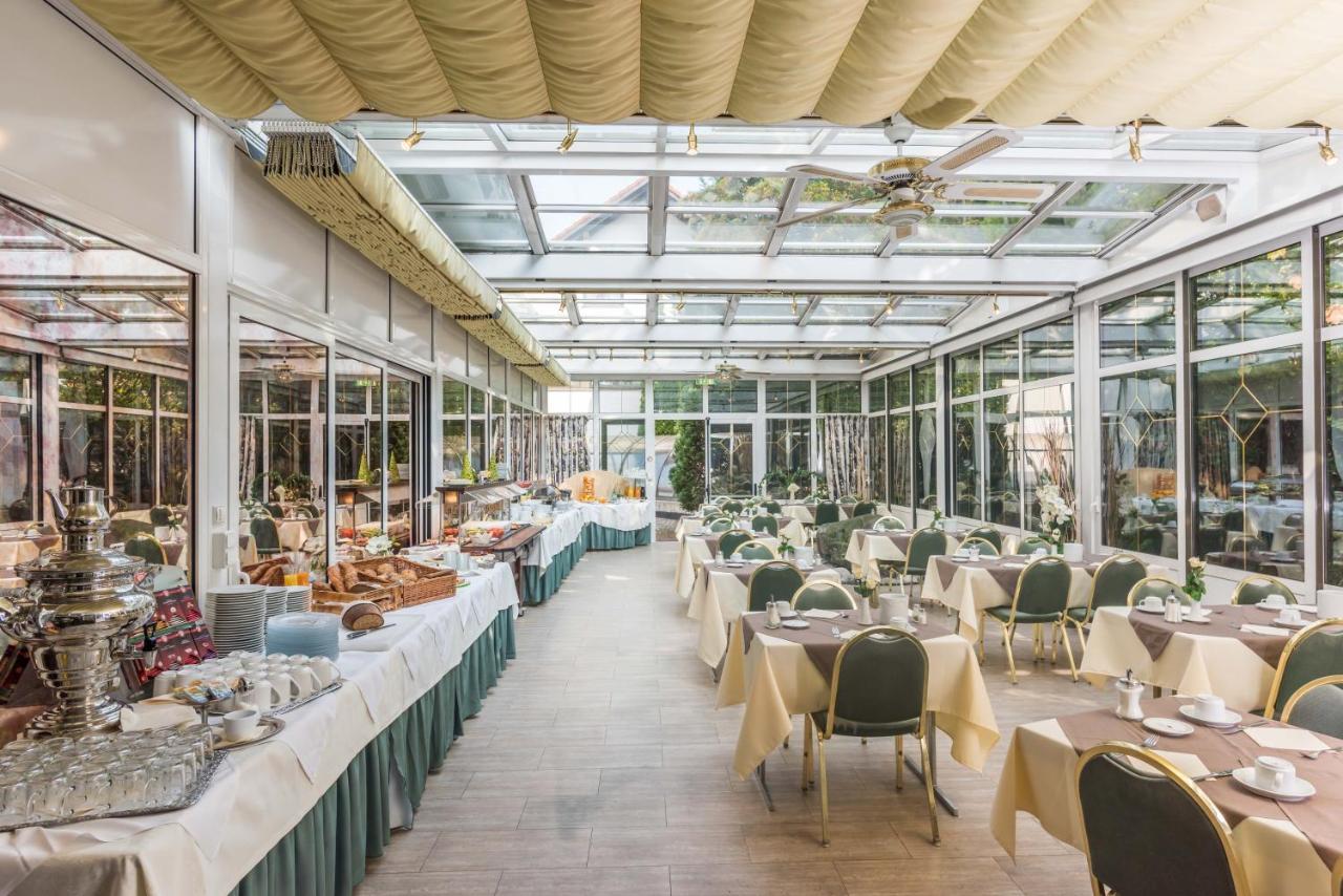Hotel Am Schlosspark Ismaning Exteriör bild
