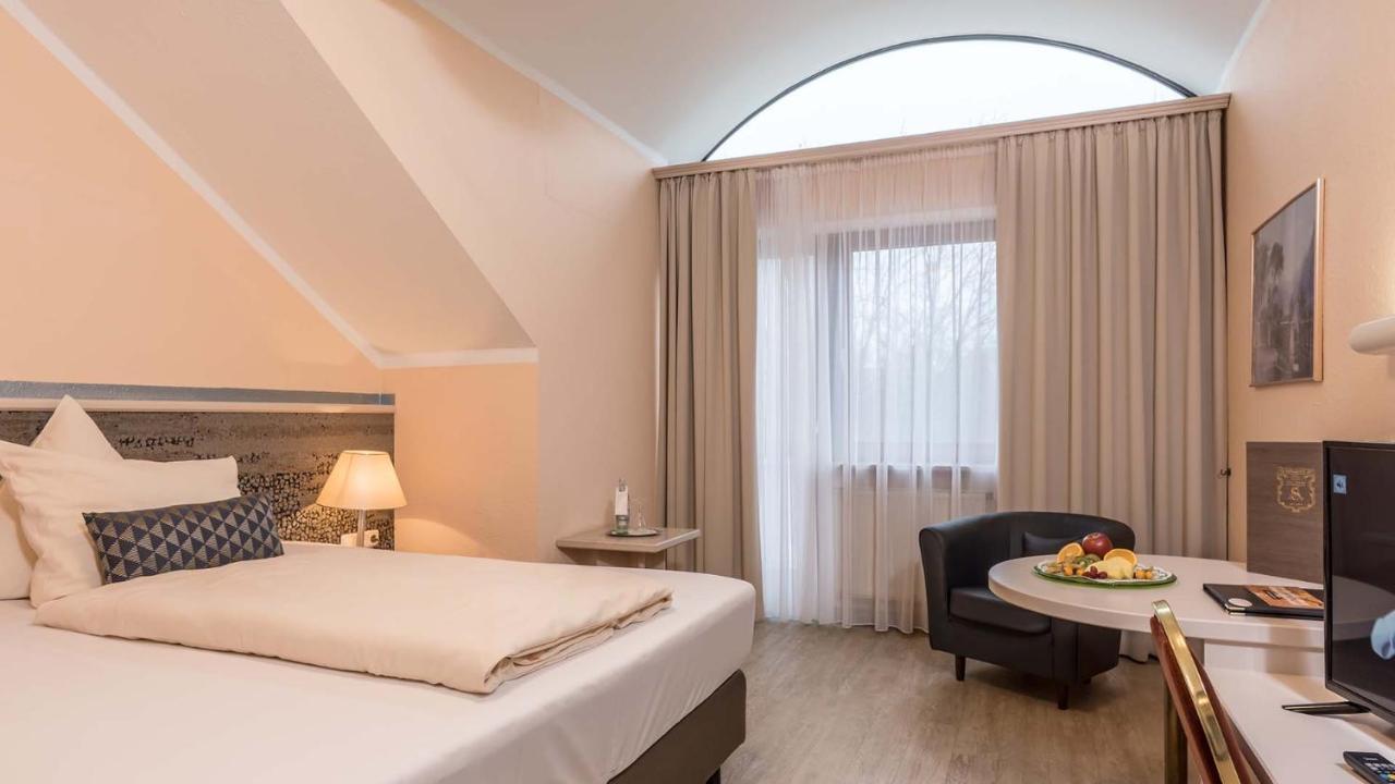 Hotel Am Schlosspark Ismaning Exteriör bild