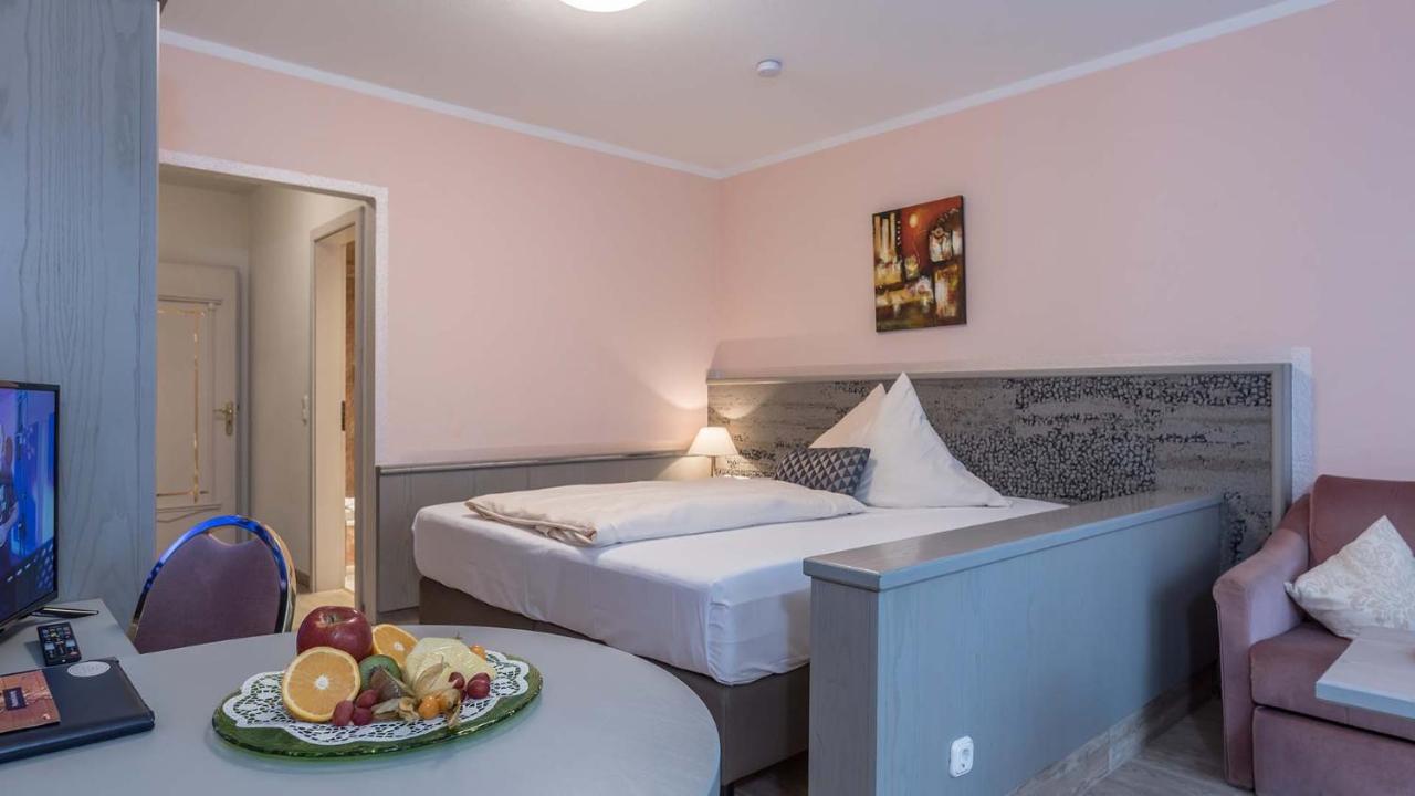 Hotel Am Schlosspark Ismaning Exteriör bild