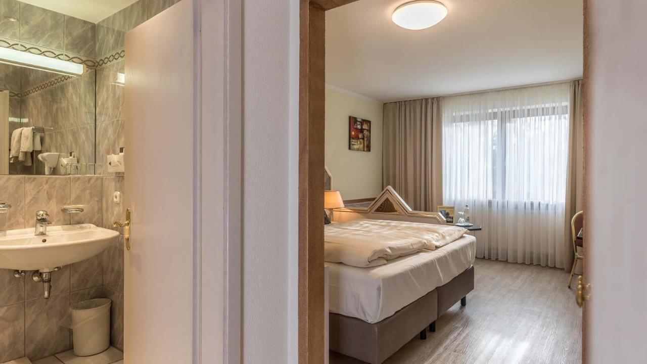Hotel Am Schlosspark Ismaning Exteriör bild