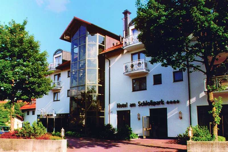 Hotel Am Schlosspark Ismaning Exteriör bild